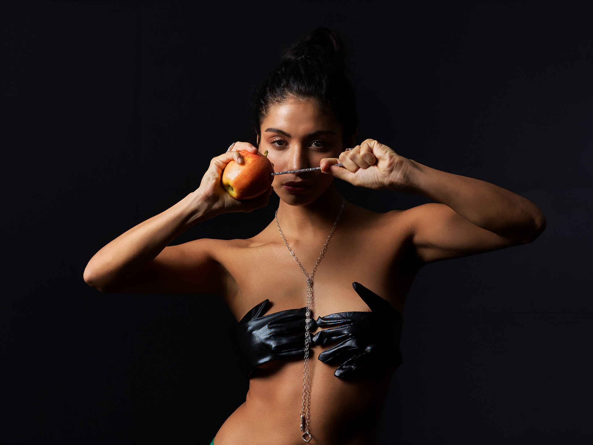 Carolina holds a spare, cinematic pose with a quiet but forceful emotional pull.