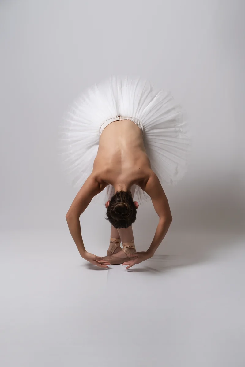 Ballerina, frame 3 of 6