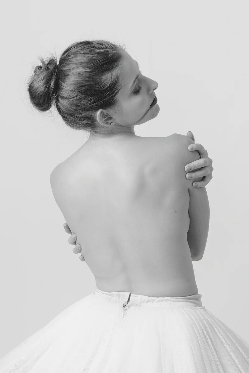 Ballerina, frame 5 of 6